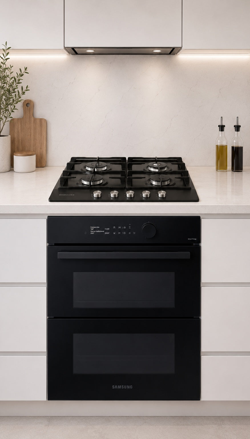 Combo Horno Eléctrico Samsung Bespoke Dual Cook Flex 76 L NV7B5745TAK + Anafe a Gas Samsung Negro 4 Hornallas NA64H3000AK